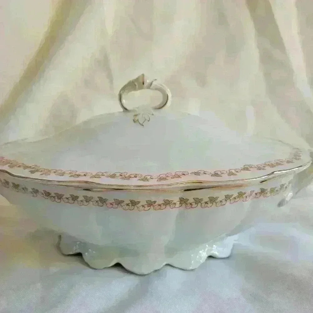 Bavaria-Tiara-Strawberry Oval Covered Dish/Tureen